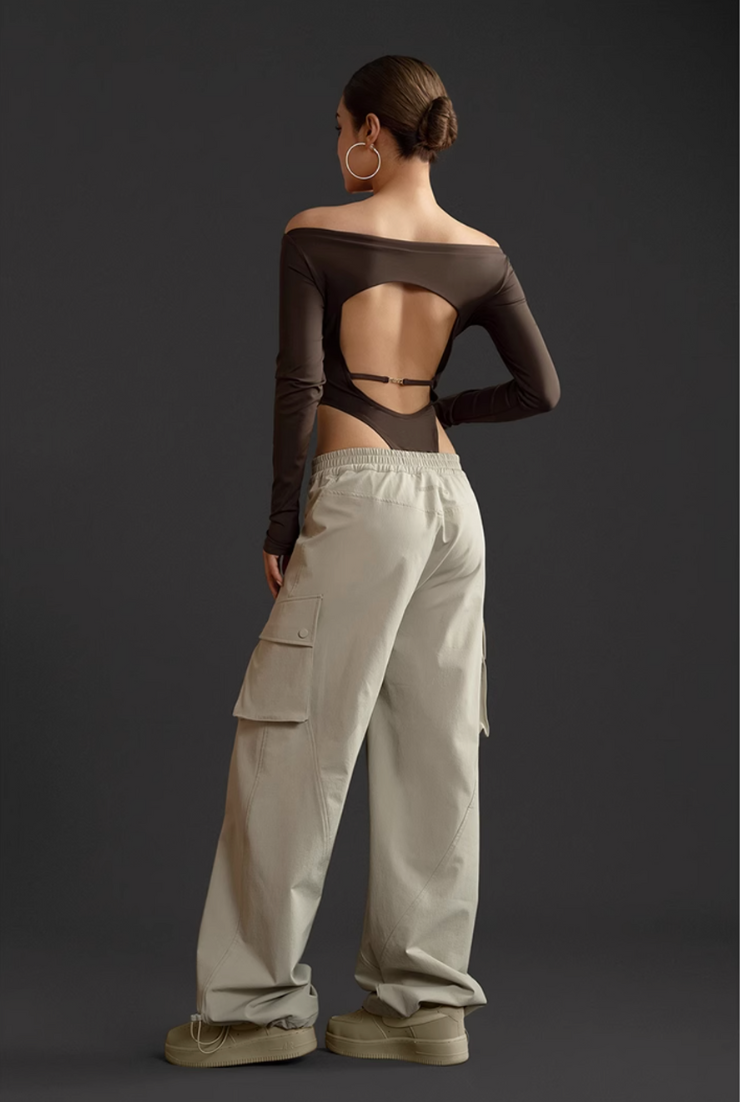 ハイスリット バックレス ロングスリーブボディスーツ