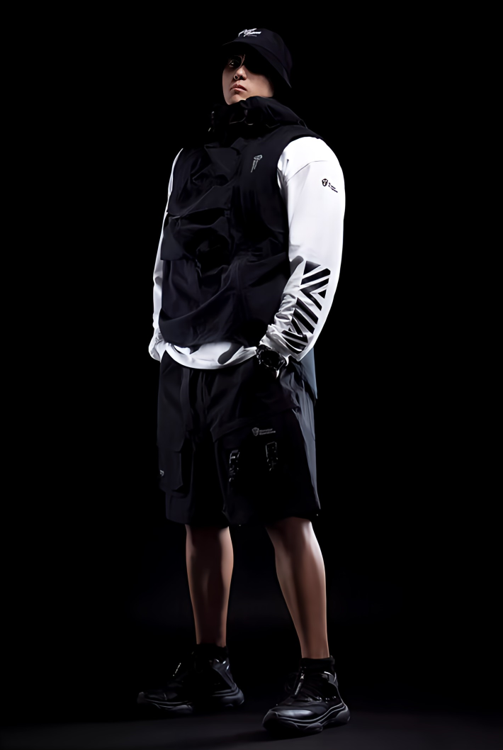 Multi-pocket sleeveless work vest