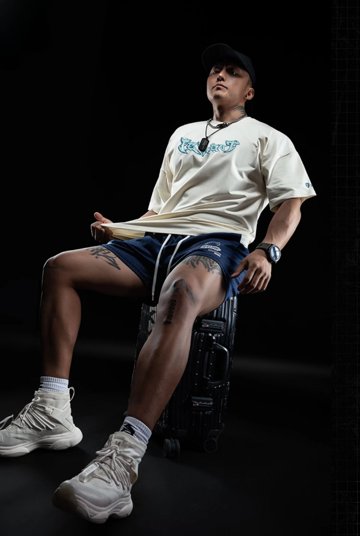 アーバンフリーフロー グラフィックTシャツ