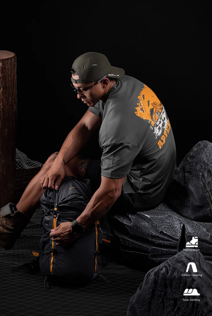 アウトドアグラフィックTシャツ