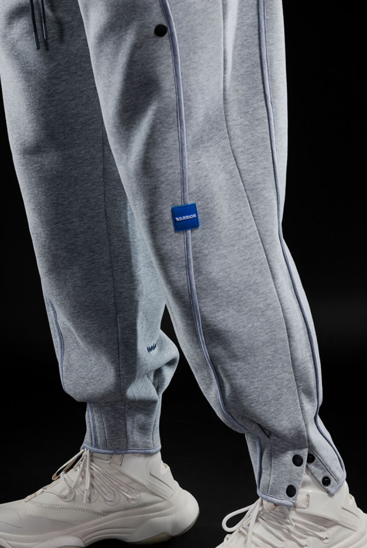 Two-tone fleece pants.WARRIOR