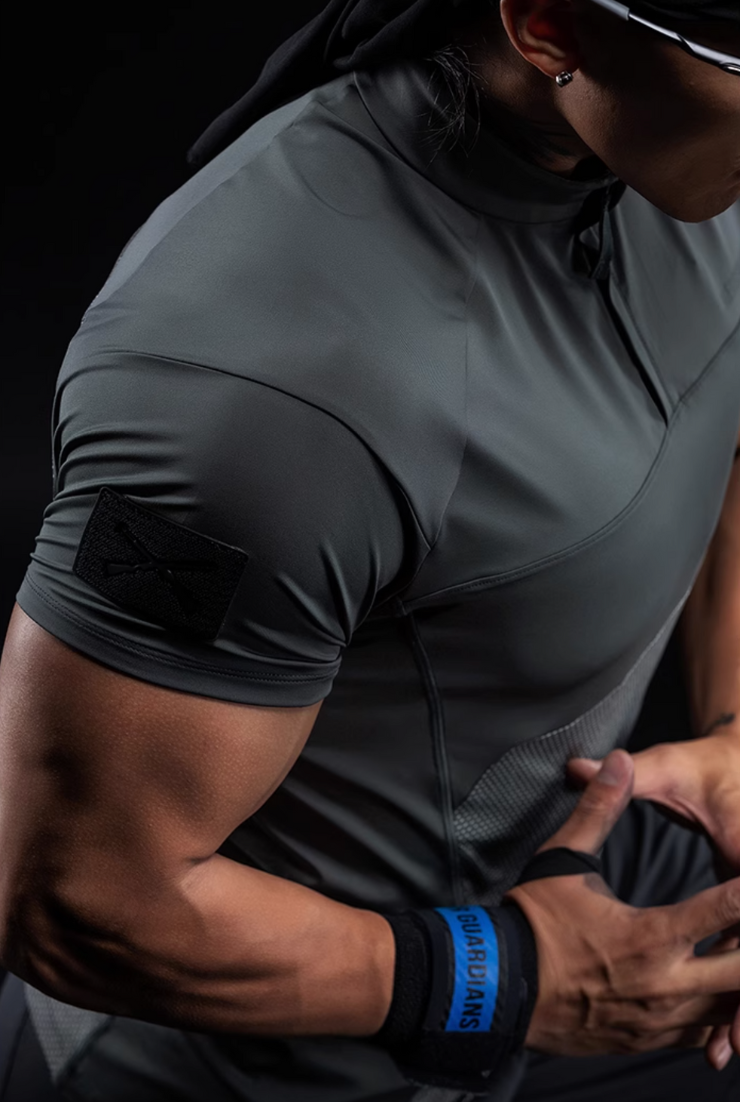 クールブリードトレーニングジップTシャツ