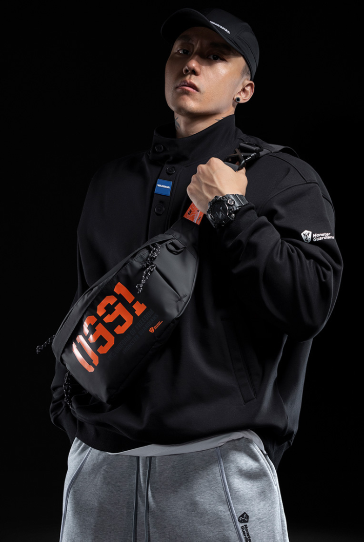 Multifunctional sports waist bag