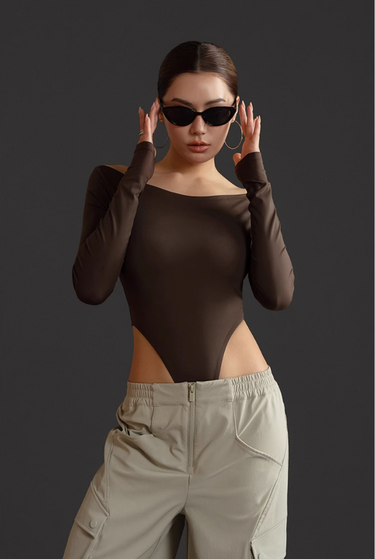 ハイスリット バックレス ロングスリーブボディスーツ