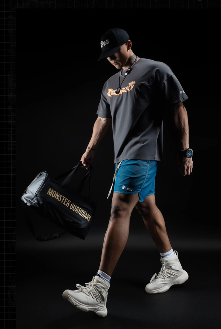 アーバンフリーフロー グラフィックTシャツ