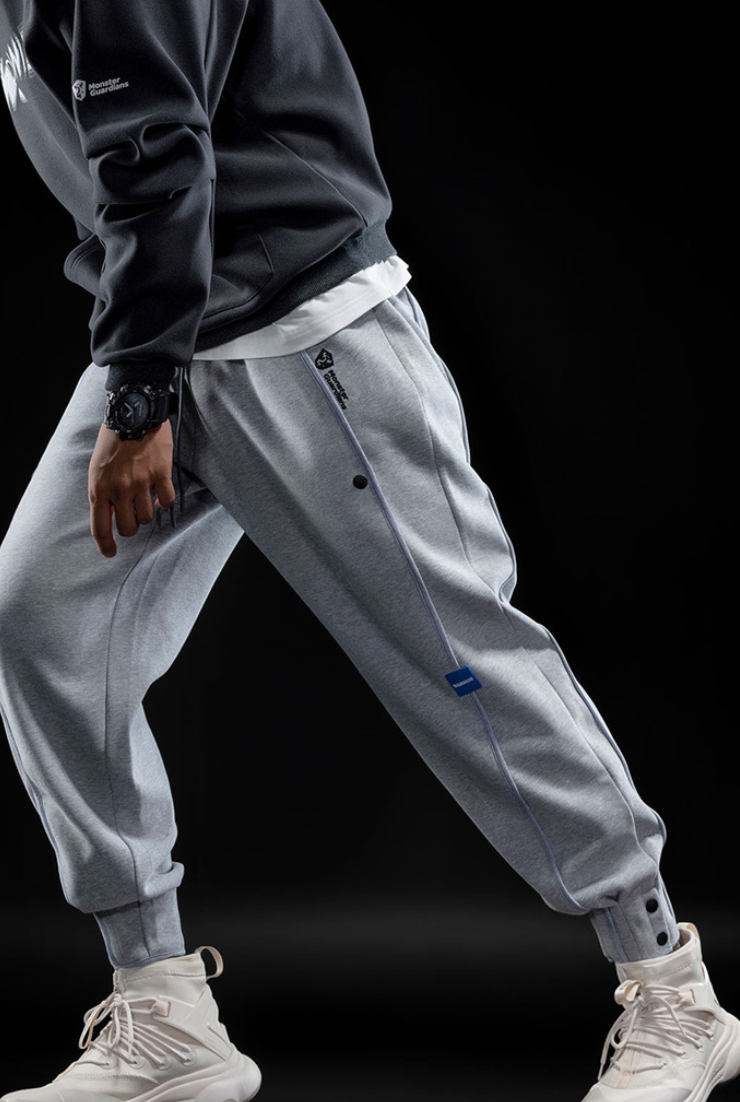 Two-tone fleece pants.WARRIOR