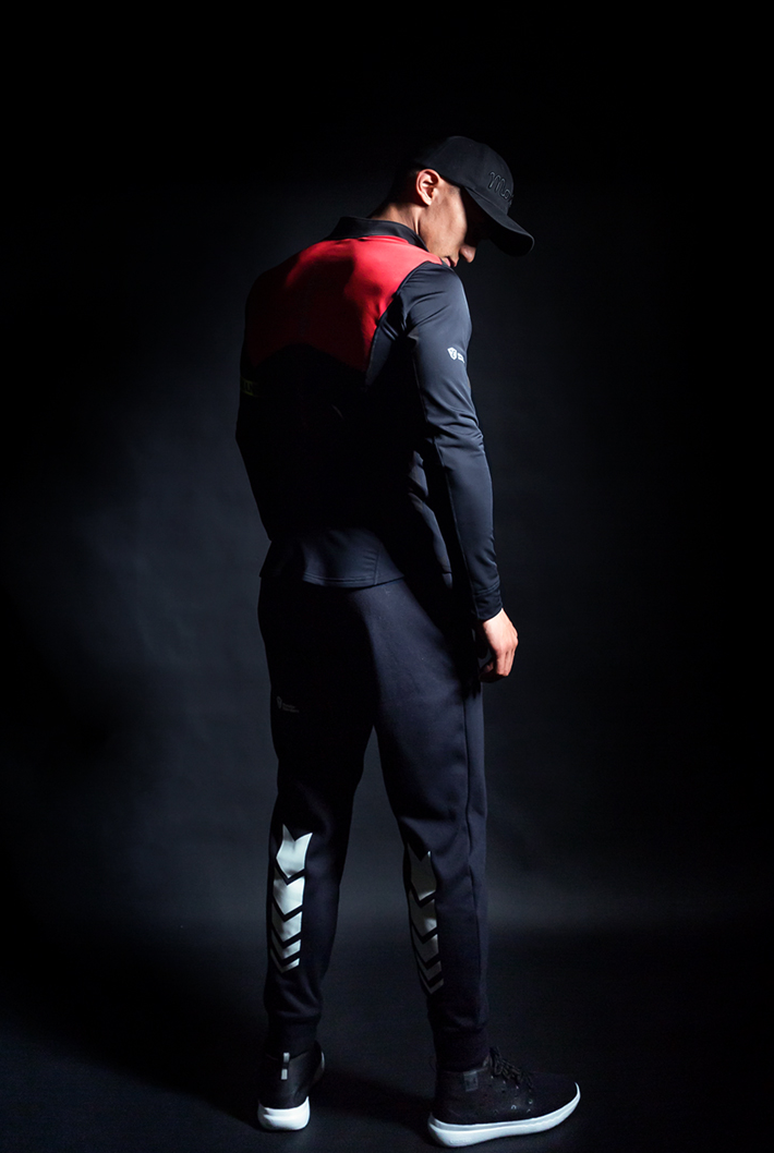 velvet running zip wear