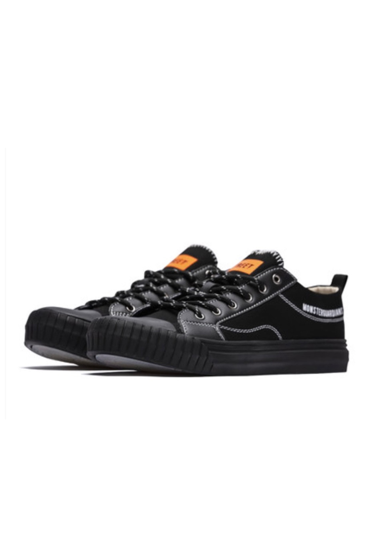 low-cut canvas sneakers