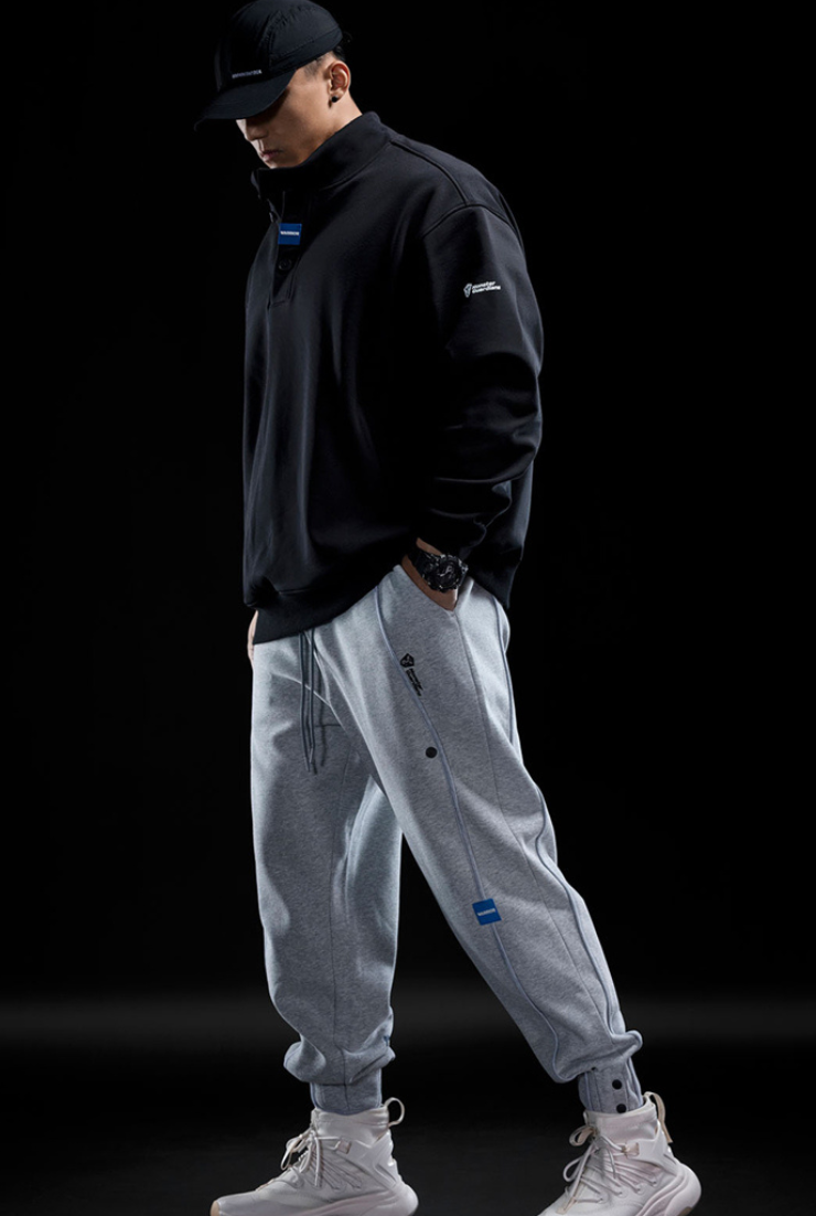 Two-tone fleece pants.WARRIOR